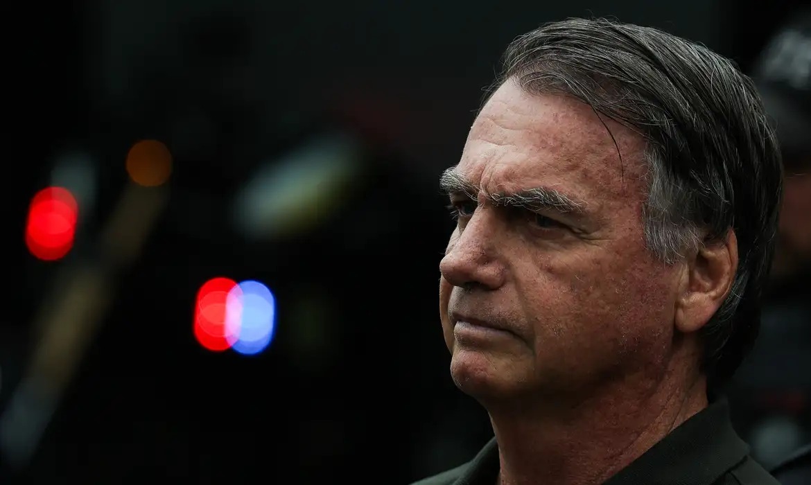 Moraes autoriza Bolsonaro a fazer fisioterapia na prisão