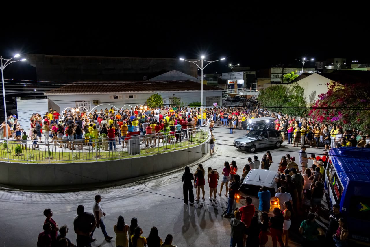 Governo Municipal de Itapetim entrega Praça Aderbal Rêgo requalificada, novos veículos e anuncia obra de pavimentação