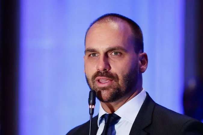 Ministro da Justiça demite Eduardo Bolsonaro da Polícia Federal por abandono de cargo