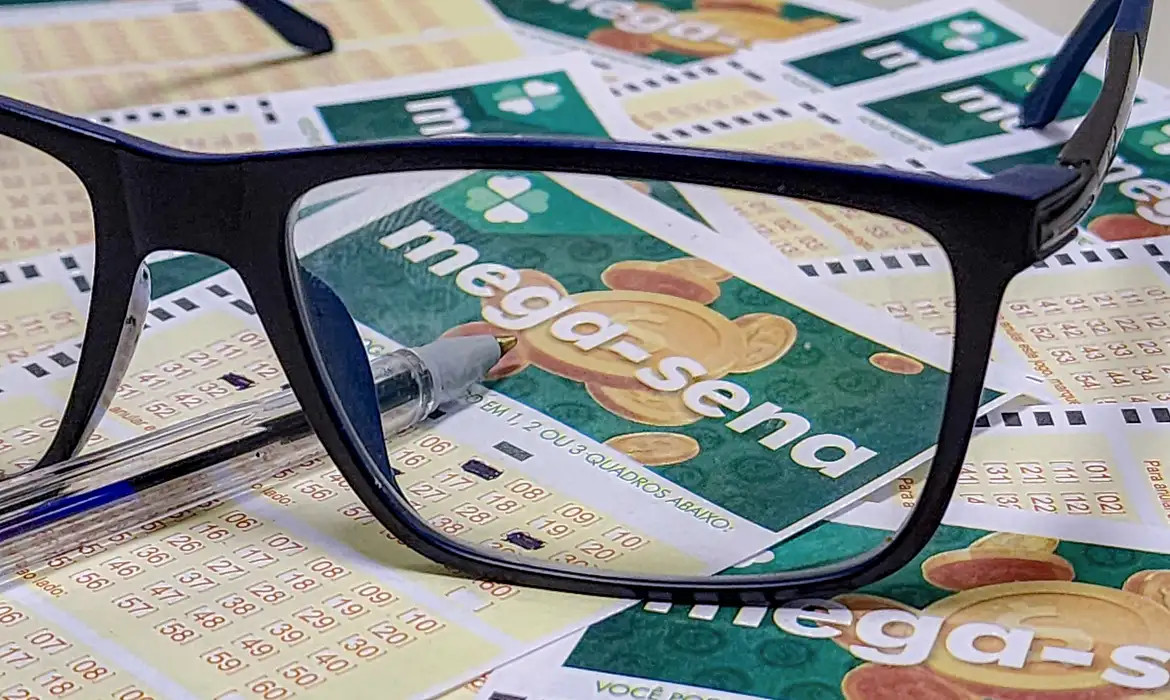 Mega-Sena acumula e prêmio chega a R$ 52 milhões; confira os números sorteados