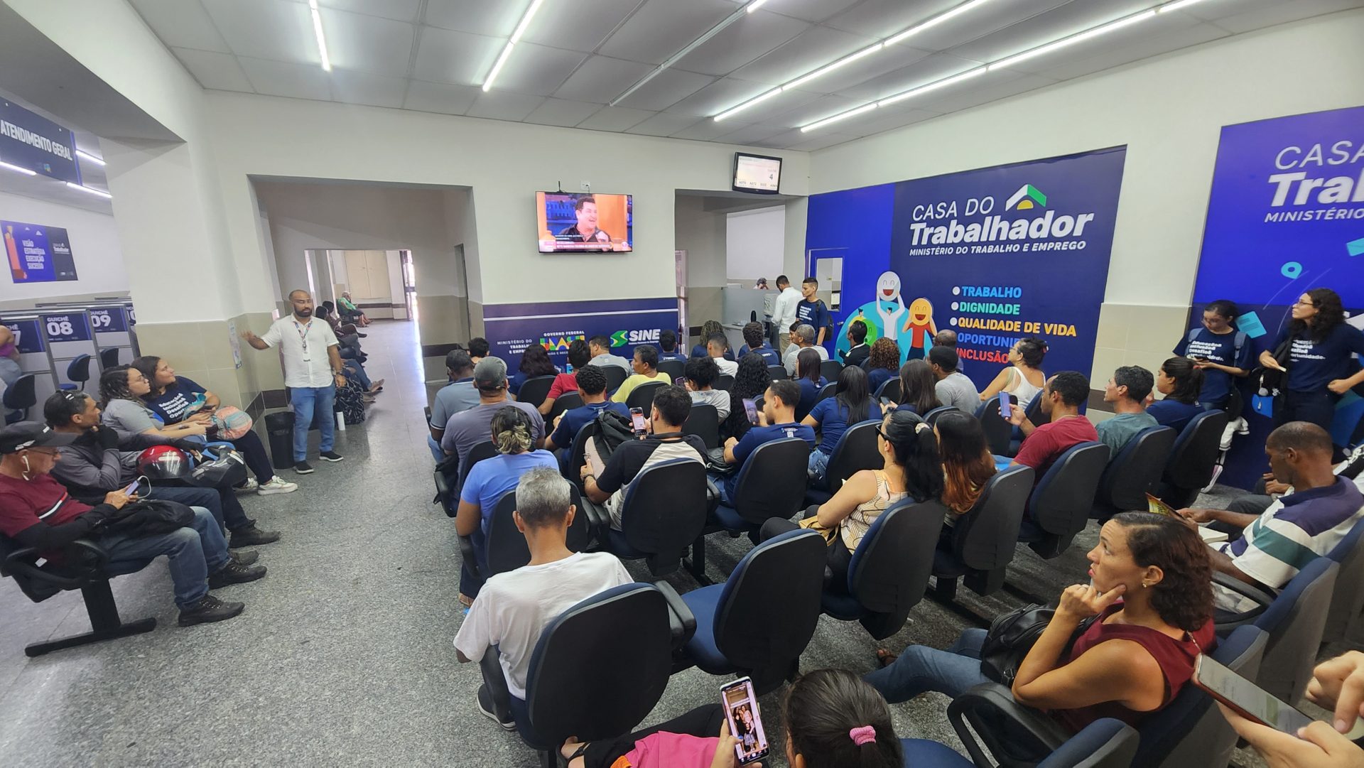 Semana abre com mais de 900 vagas de emprego em Pernambuco