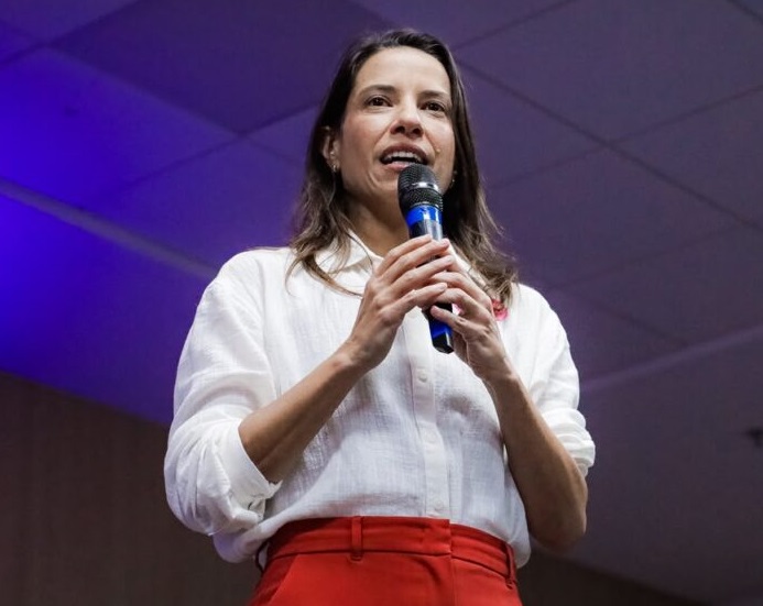Raquel Lyra tem 61% de aprovação e 63% dizem que ela merece ser reeleita, na pesquisa espontânea Raquel tem 32%; João 25% aponta Quaest