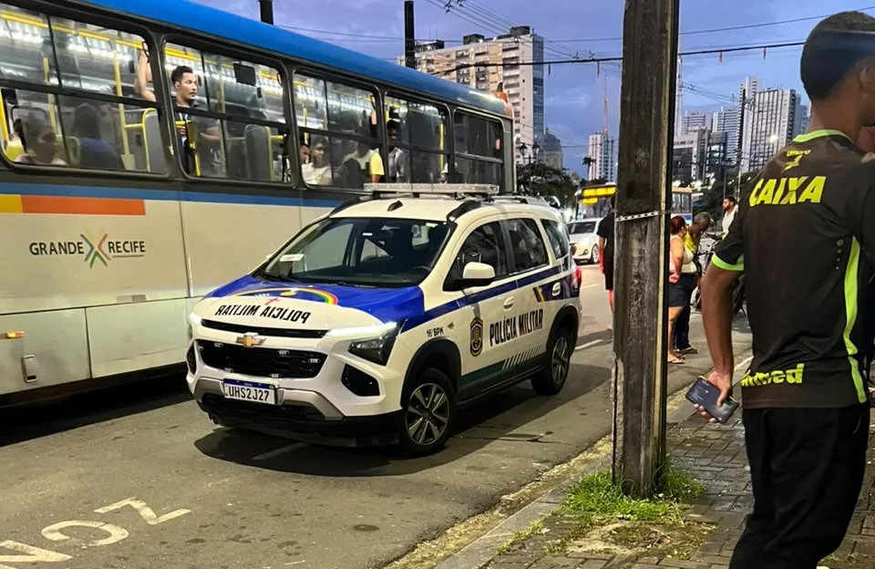 Policia prende suspeitos de furtar materiais da campanha de Raquel. Coligação diz que seriam usados em ato com Flávio Bolsonaro