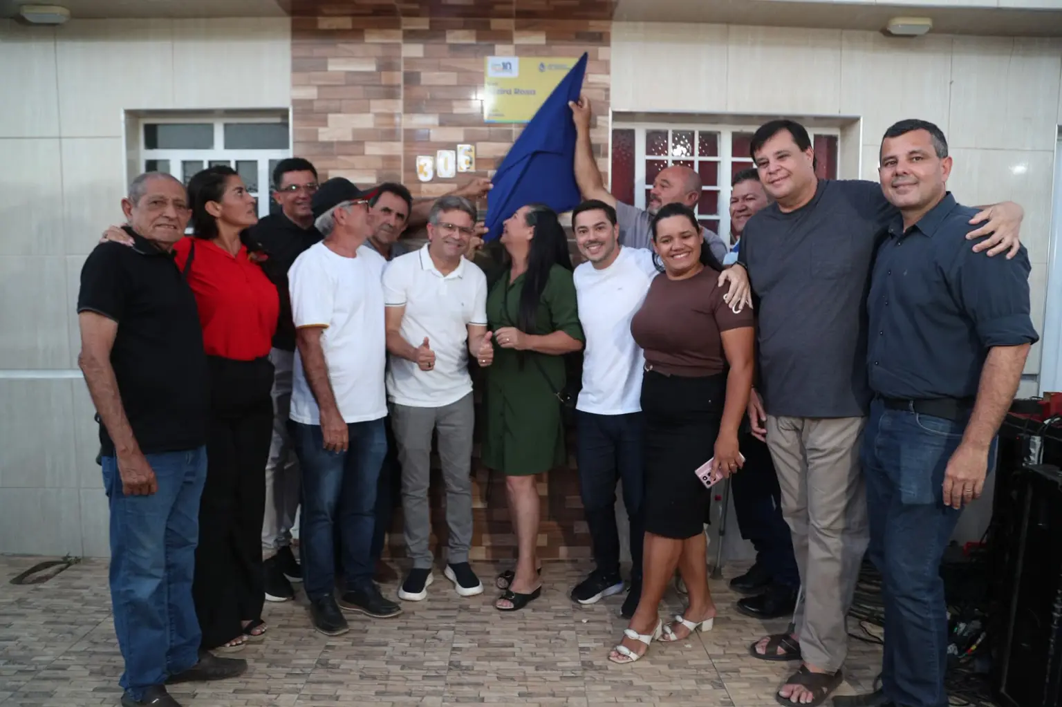 Em Afogados da Ingazeira, prefeitura inaugura nova pavimentação e anuncia ponte entre os bairros Brotas e Borges