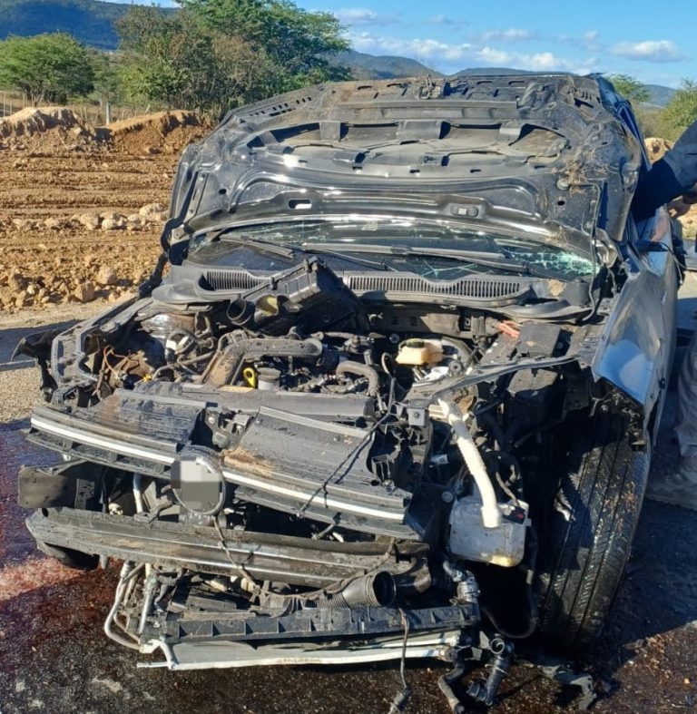Motorista capota carro e é detido com maconha na BR-232, em São Caetano