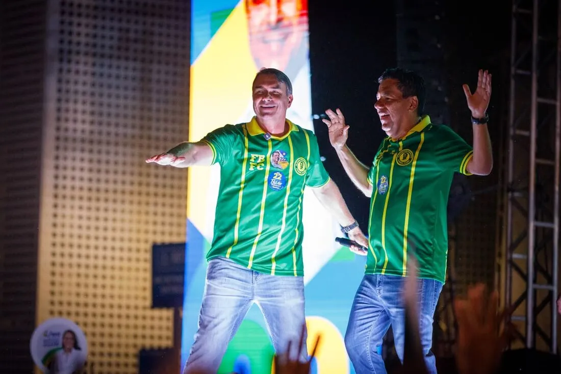 Em ato com Flávio Bolsonaro, Mendonça evita citar Raquel e mira Eduardo da Fonte