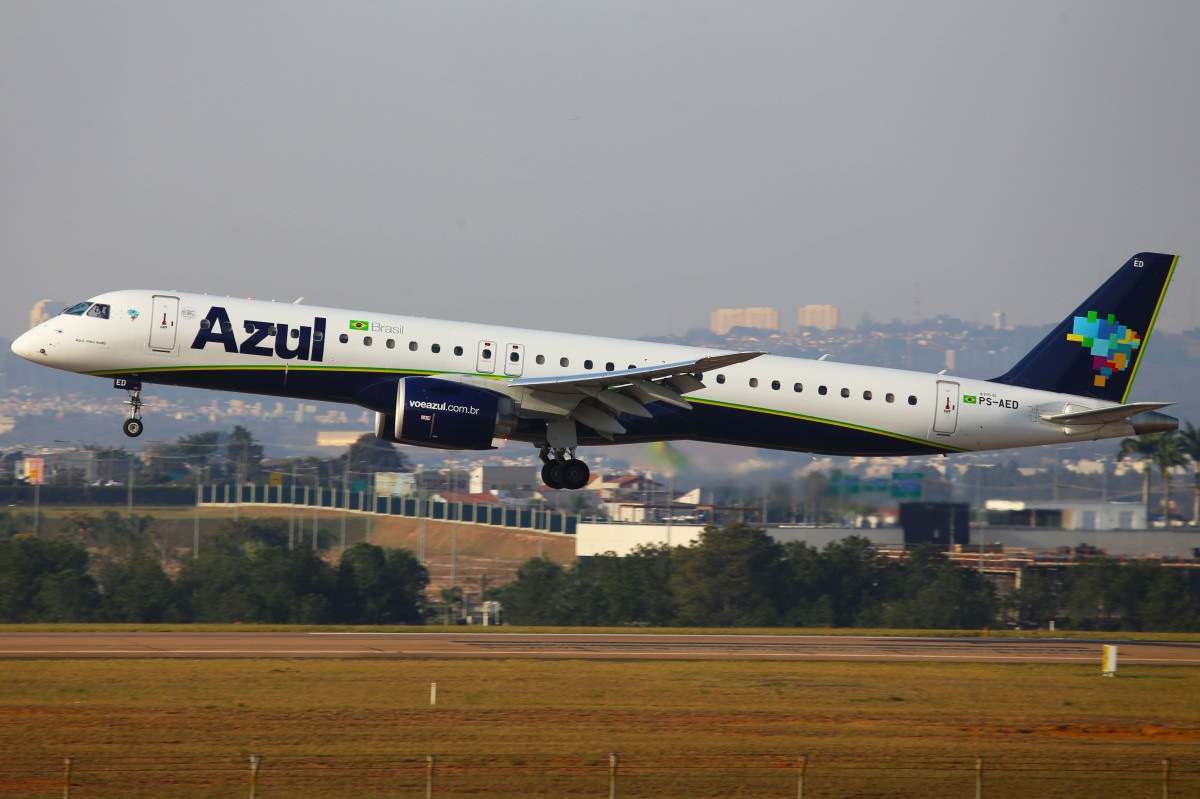 Voos da Azul são retomados no aeroporto do Recife após série de cancelamentos